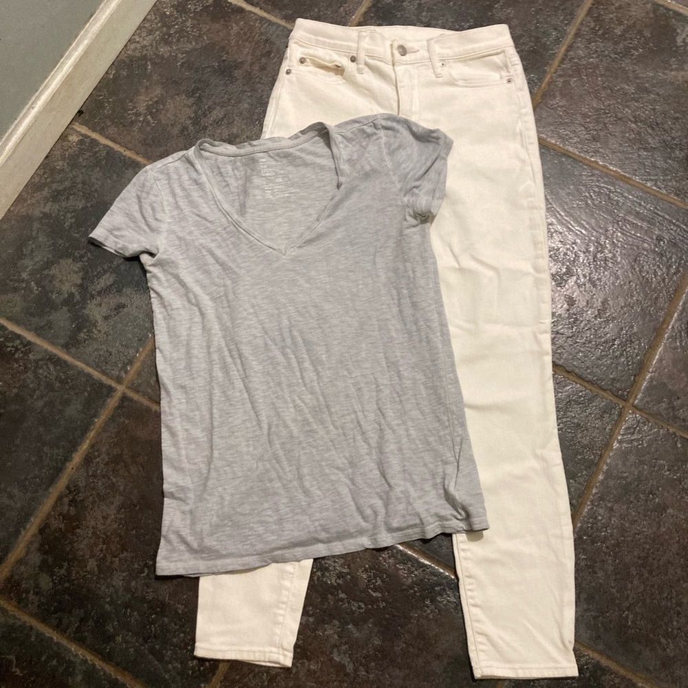 Gap Women’s Grey V-Neck and White Jeans Set. Size S